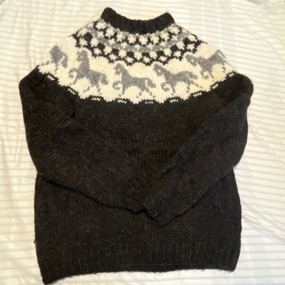 Icelandic Horse Yoke Sweater - Black & White